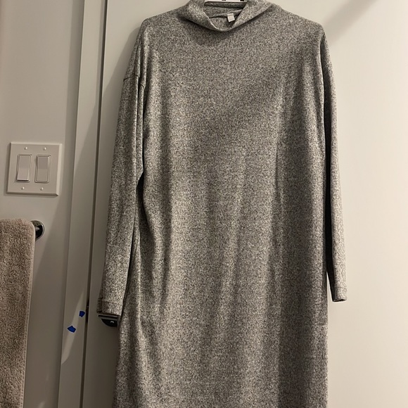 Uniqlo Turtleneck Dress - Picture 2 of 3